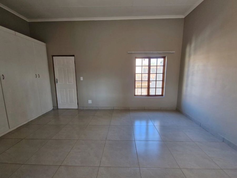 To Let 3 Bedroom Property for Rent in Meerhof North West